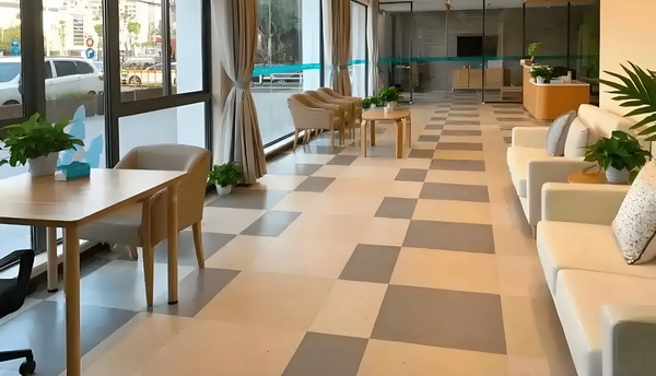 记者：阿代米赛后在更衣室和大家说了很抱歉，他很难过